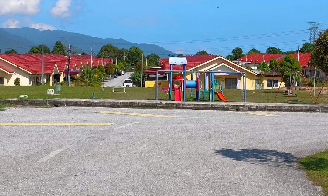 Ejen Hartanah Perak-Rumah Teres Setingkat Di Taman Kinding SSI Tanjung Rambutan-12