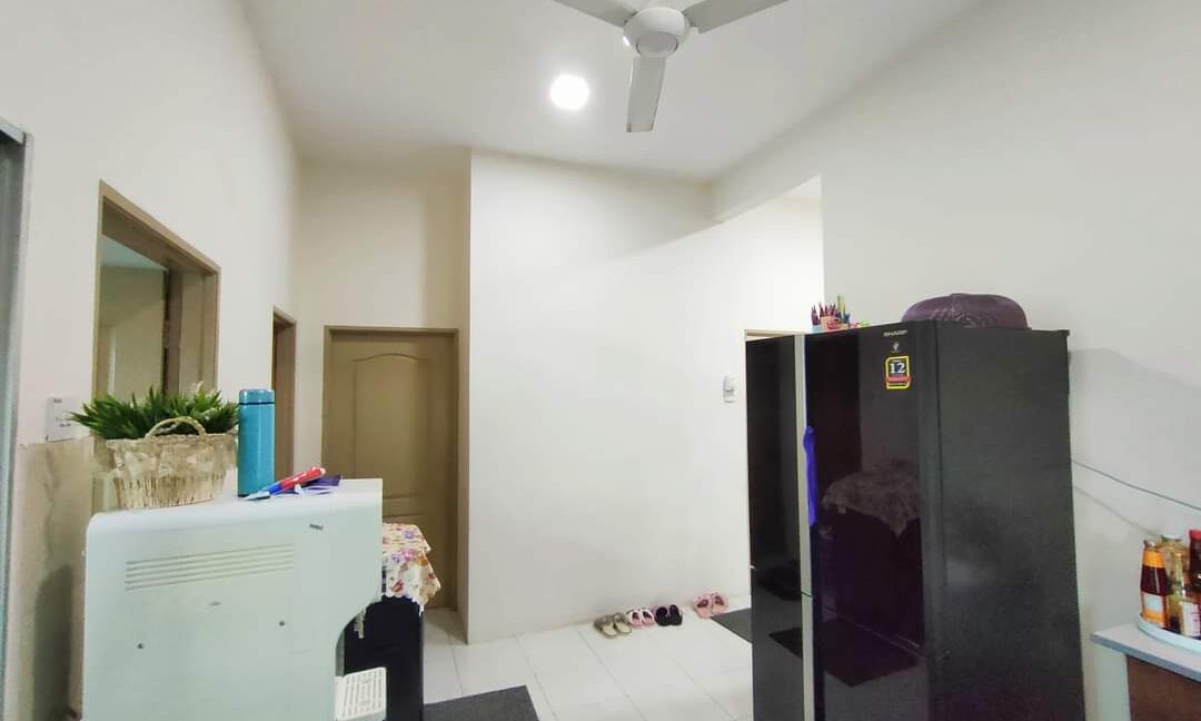 ENDLOT EXTRA 10' x 65' kaki- Rumah Teres Setingkat Untuk Dijual Di Lakeville Seri Iskandar !!!! (5)