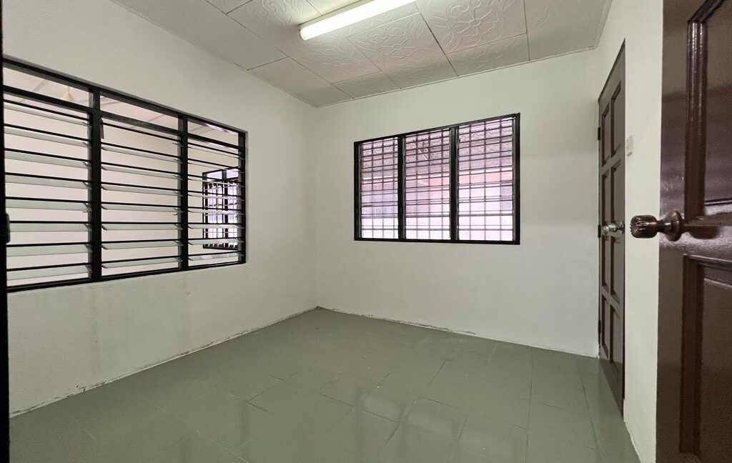 (Facing Open) Rumah Semi D Untuk Dijual Di Taman Fasa 2J Manjung Perak (11)