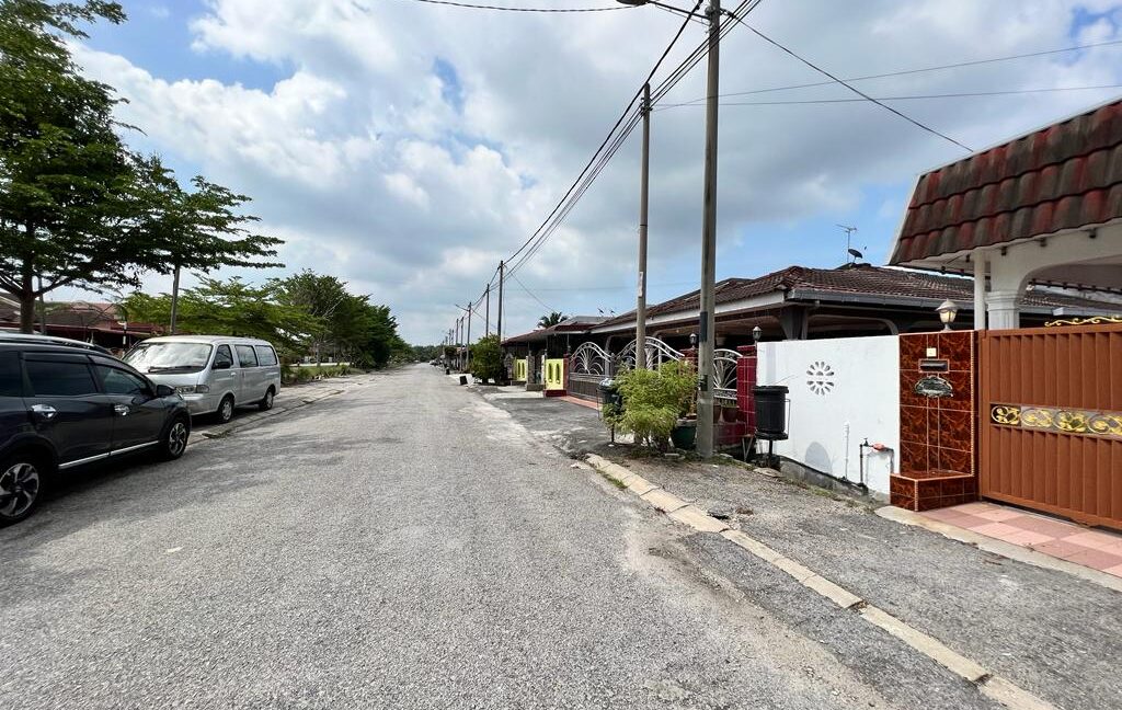 (Facing Open) Rumah Semi D Untuk Dijual Di Taman Fasa 2J Manjung Perak (21)