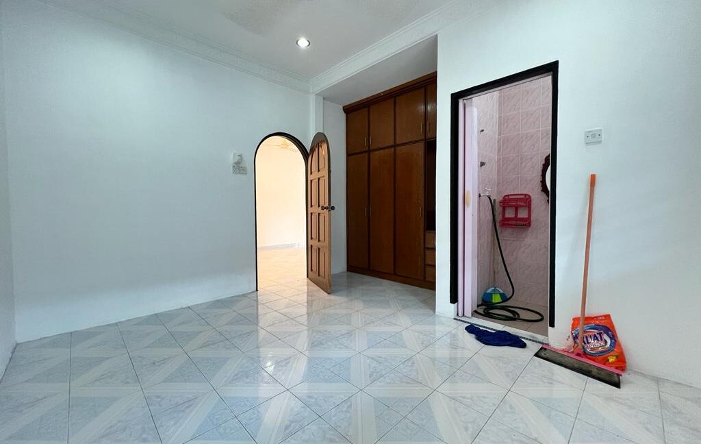 (Facing Open) Rumah Semi D Untuk Dijual Di Taman Fasa 2J Manjung Perak (5)