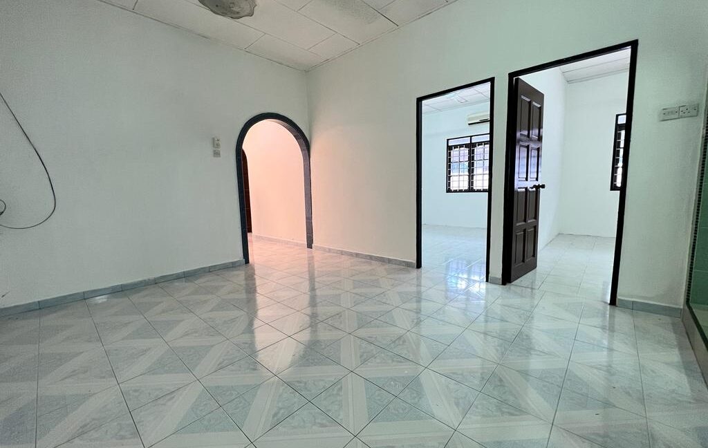 (Facing Open) Rumah Semi D Untuk Dijual Di Taman Fasa 2J Manjung Perak (9)