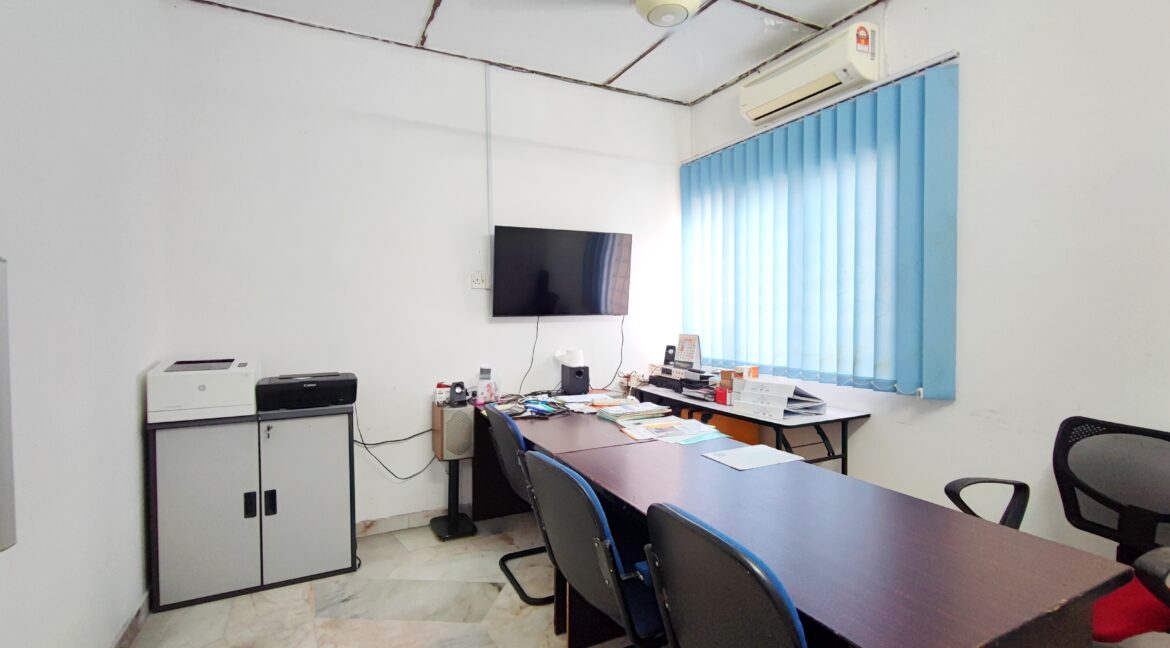 Rumah Teres Setingkat Untuk Dijual di Taman Anda, Tasek Ipoh (10)