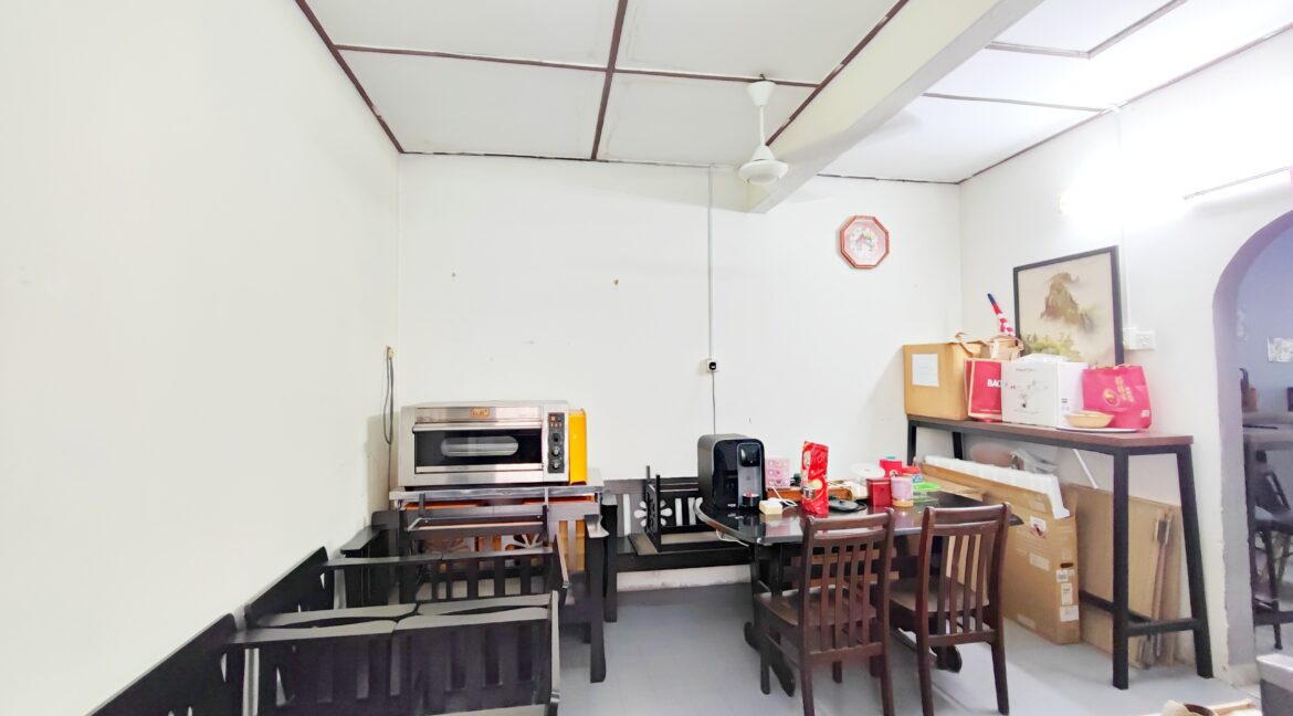 Rumah Teres Setingkat Untuk Dijual di Taman Anda, Tasek Ipoh (5)