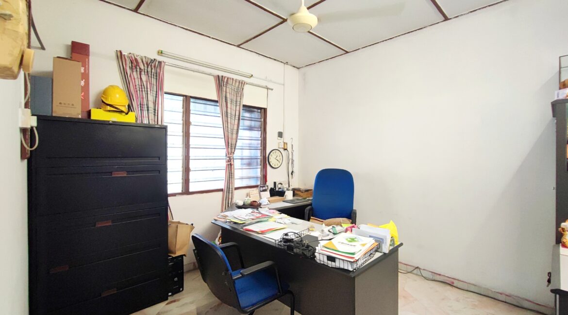 Rumah Teres Setingkat Untuk Dijual di Taman Anda, Tasek Ipoh (8)