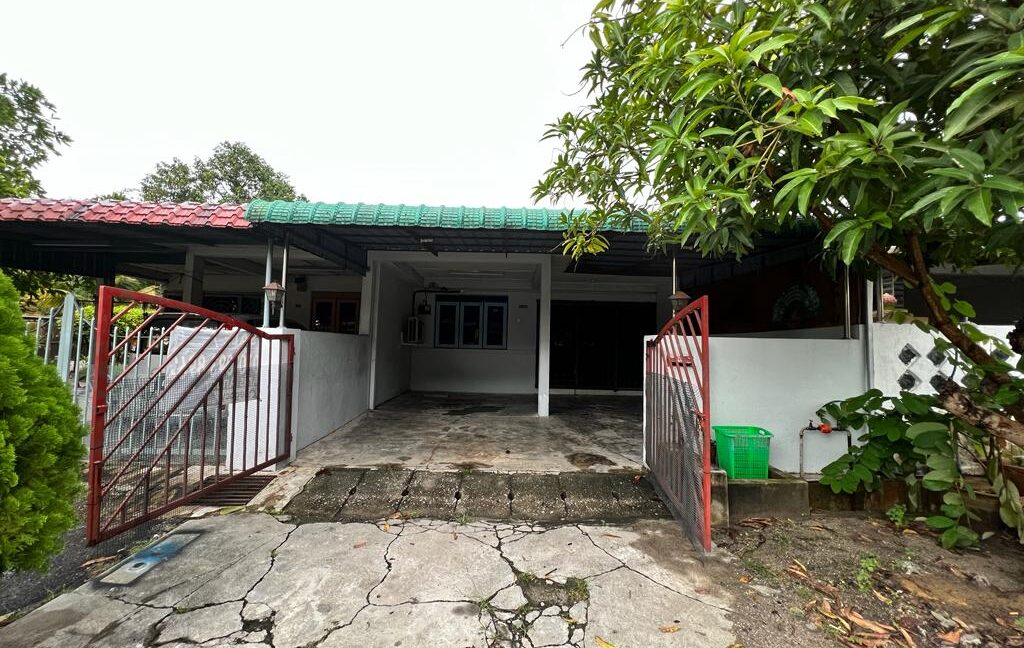Teres Setingkat Taman Desa Pengkalan Ipoh Perak 1