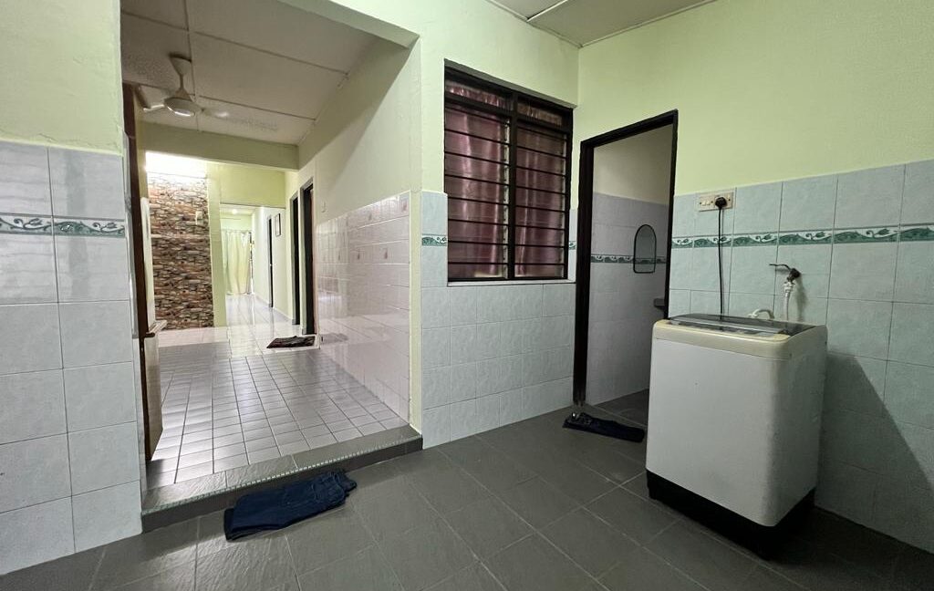Teres Setingkat Taman Desa Pengkalan Ipoh Perak 11