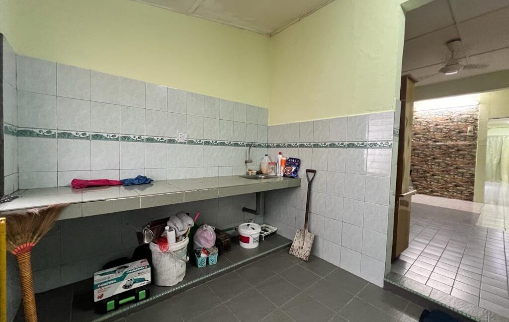 Teres Setingkat Taman Desa Pengkalan Ipoh Perak 13