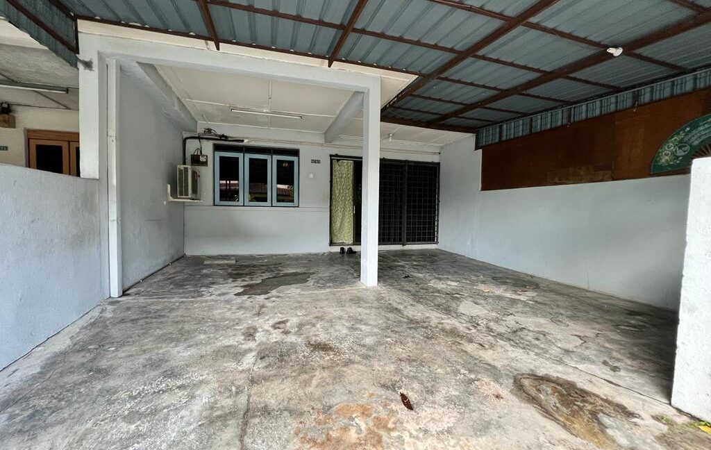 Teres Setingkat Taman Desa Pengkalan Ipoh Perak 2