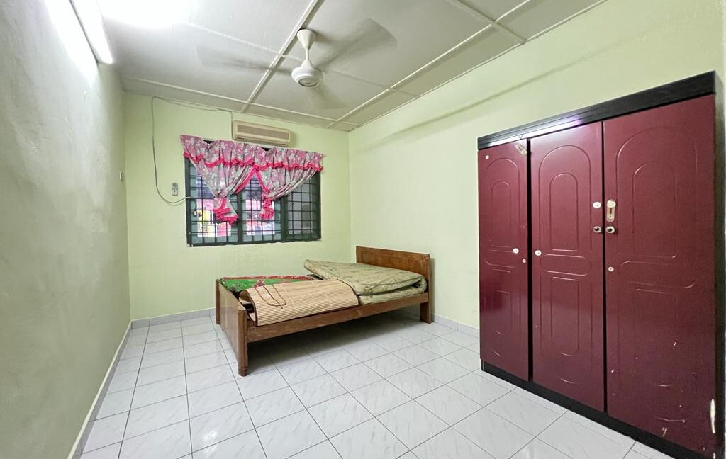 Teres Setingkat Taman Desa Pengkalan Ipoh Perak 6