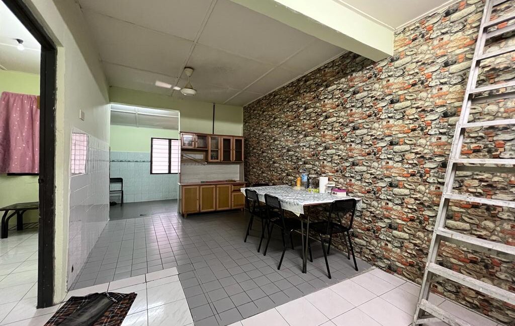 Teres Setingkat Taman Desa Pengkalan Ipoh Perak 9