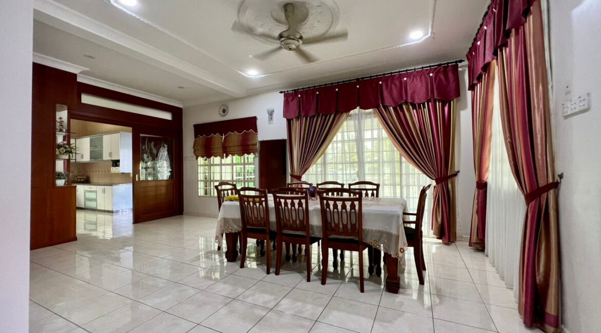 Banglo For Sale !! Fully Furnished !! Corner Lot !! Kamunting Taiping Perak (4)