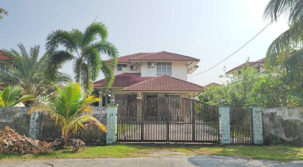 Double Storey Bungalow Lapangan SSI Ipoh (1)