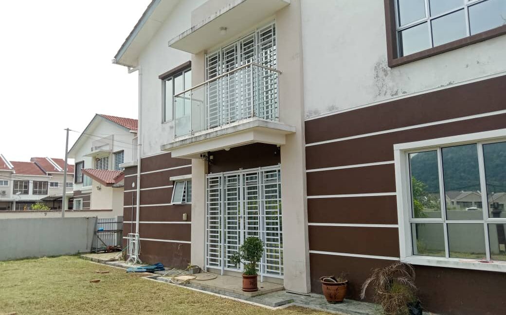 CORNER LOT FREEHOLD di MERU PERDANA 1