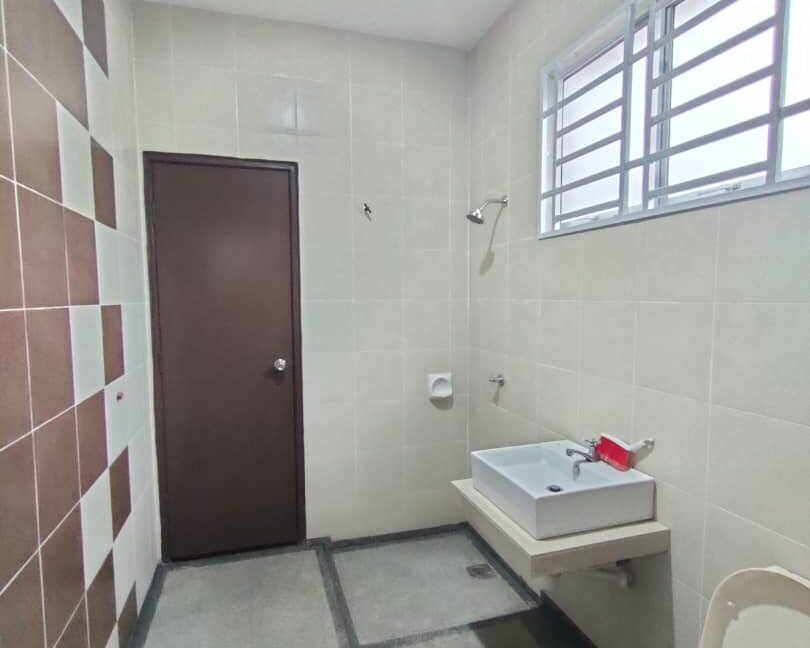 CORNER LOT FREEHOLD di MERU PERDANA 12