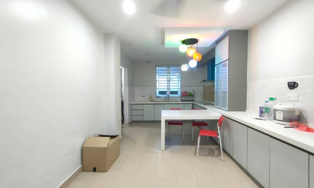 CORNER LOT FREEHOLD di MERU PERDANA 5