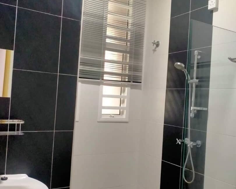 RUMAH TERES DUA TINGKAT UNTUK DIJUAL DI ANJUNG TAWAS IMPIANA (13)