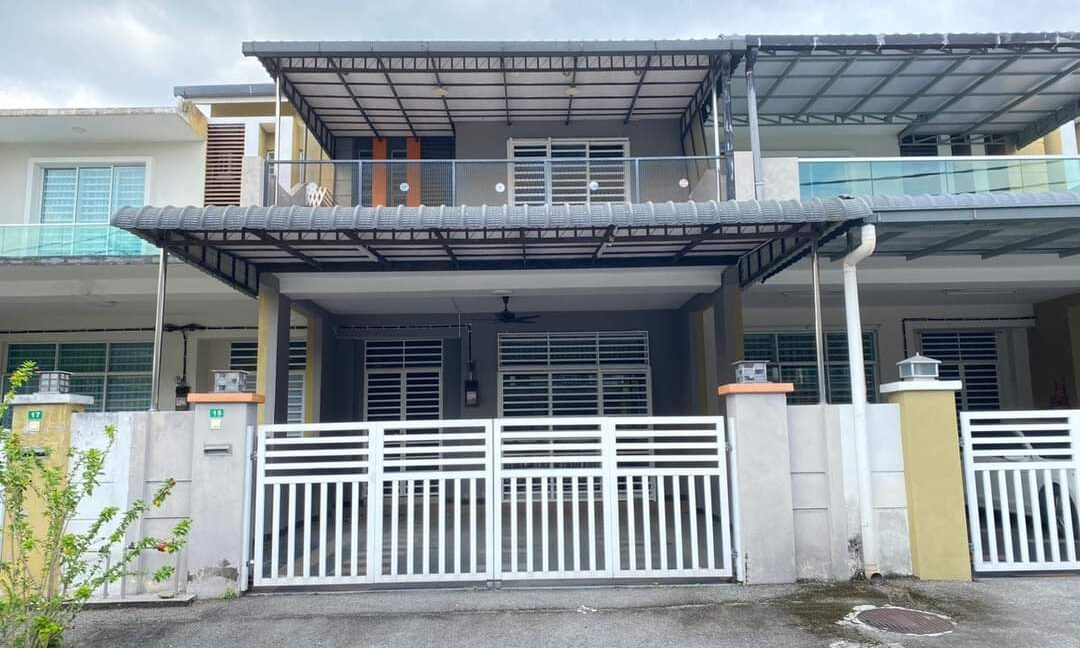 RUMAH TERES DUA TINGKAT UNTUK DIJUAL DI ANJUNG TAWAS IMPIANA (2)