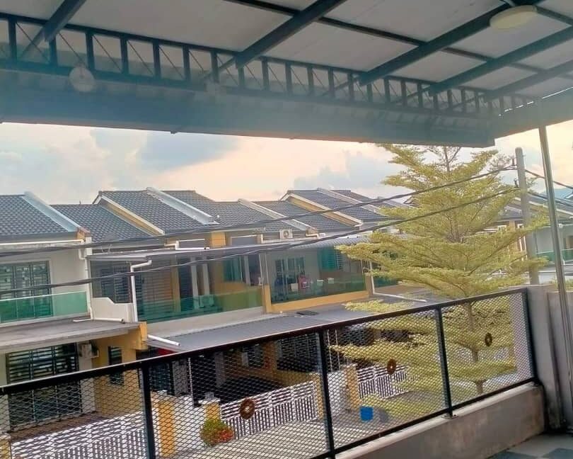 RUMAH TERES DUA TINGKAT UNTUK DIJUAL DI ANJUNG TAWAS IMPIANA (7)