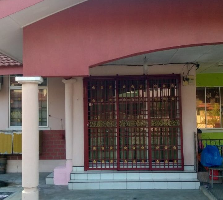 Rumah Setingkat Di Halaman Meru Permai (1)