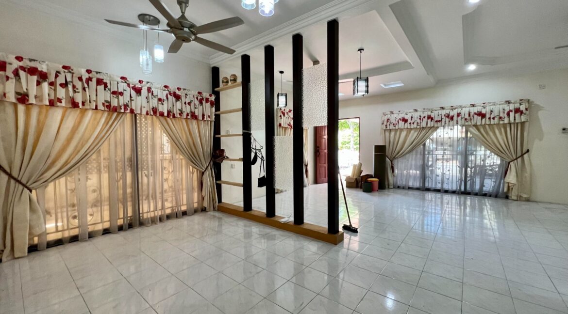 Semi Detached Venice Desa Manjung Raya 8