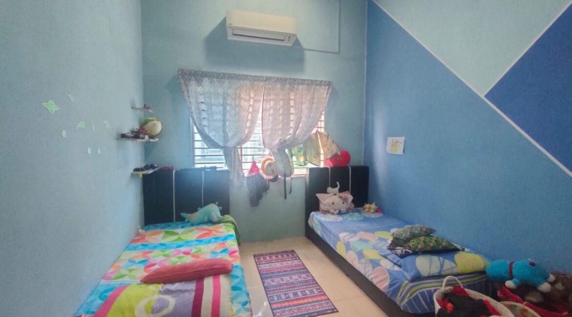 Freehold Corner Lot Banglo Taman Lekir Bestari, Lekir, Perak 12