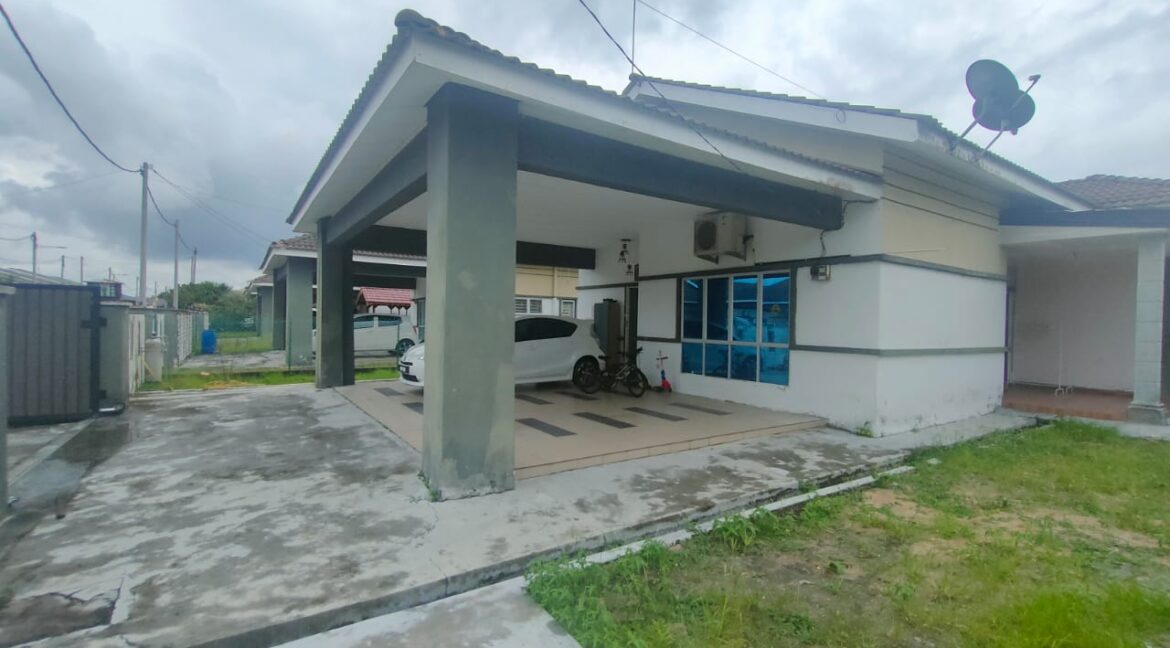 Freehold Corner Lot Banglo Taman Lekir Bestari, Lekir, Perak 2