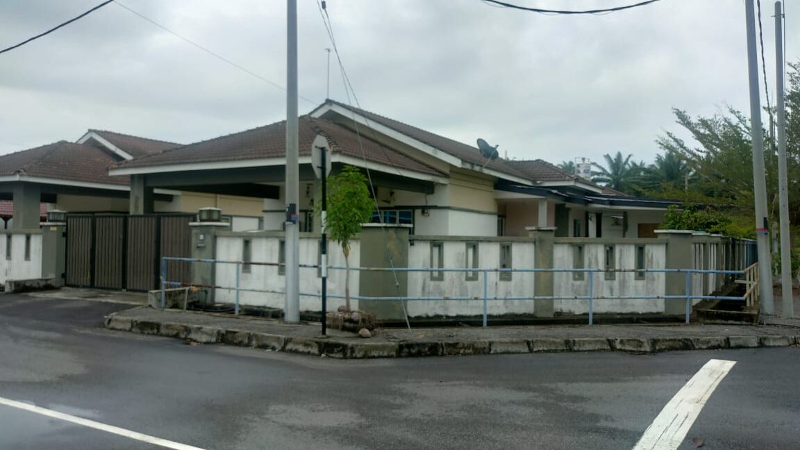 Freehold Corner Lot Banglo Taman Lekir Bestari, Lekir, Perak 5