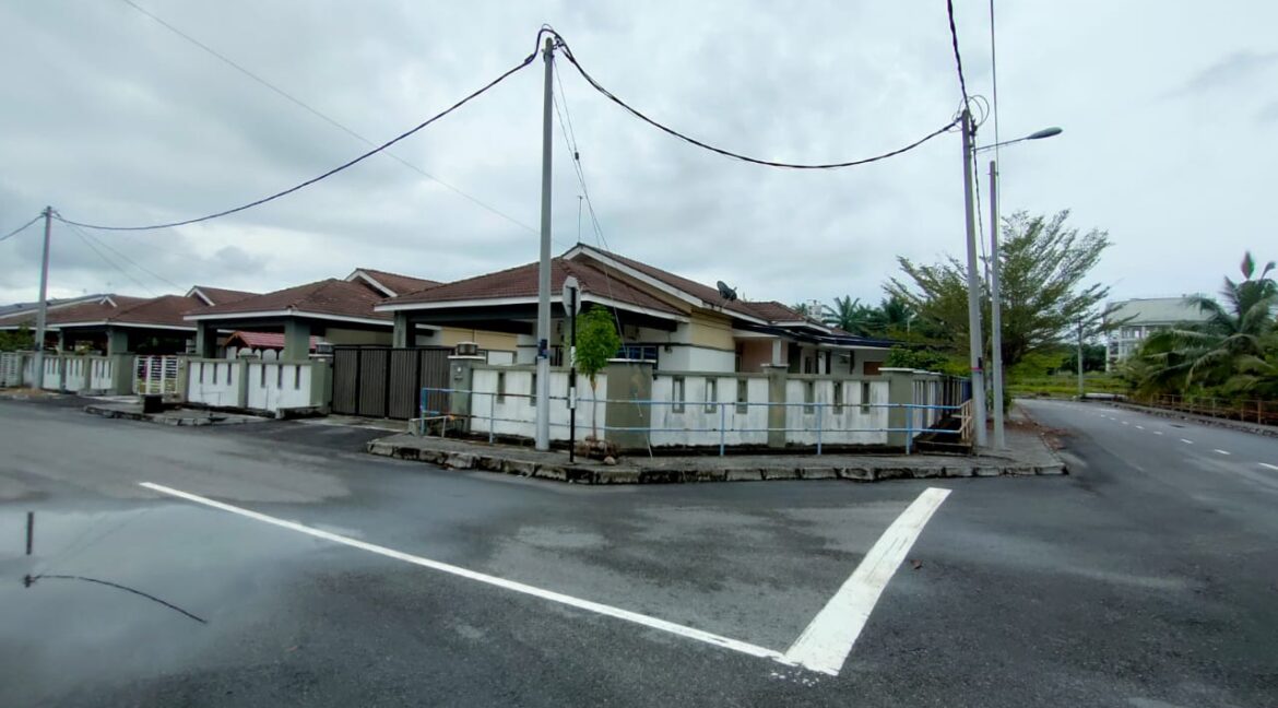 Freehold Corner Lot Banglo Taman Lekir Bestari, Lekir, Perak 6