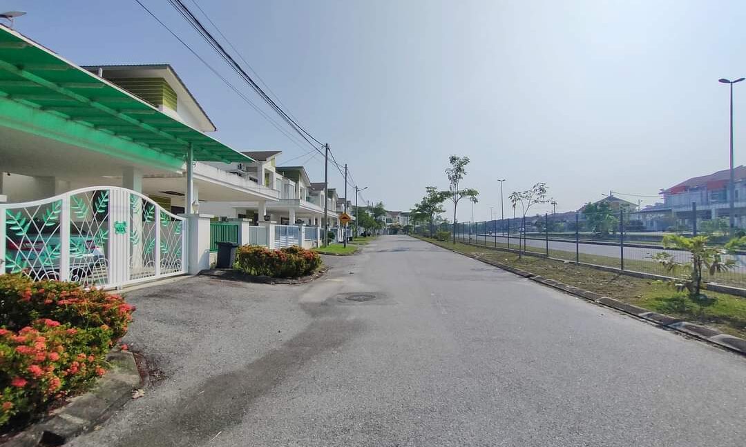 Semi D Dua Tingkat Di Lakeville Seri Iskandar Untuk Dijual (19)