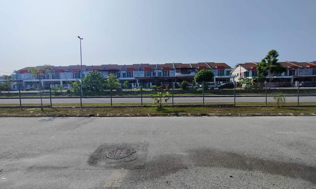 Semi D Dua Tingkat Di Lakeville Seri Iskandar Untuk Dijual (20)