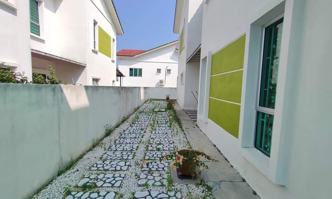 Semi D Dua Tingkat Di Lakeville Seri Iskandar Untuk Dijual (23)