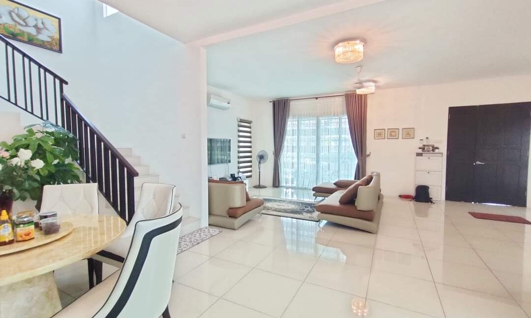 Semi D Dua Tingkat Di Lakeville Seri Iskandar Untuk Dijual (7)
