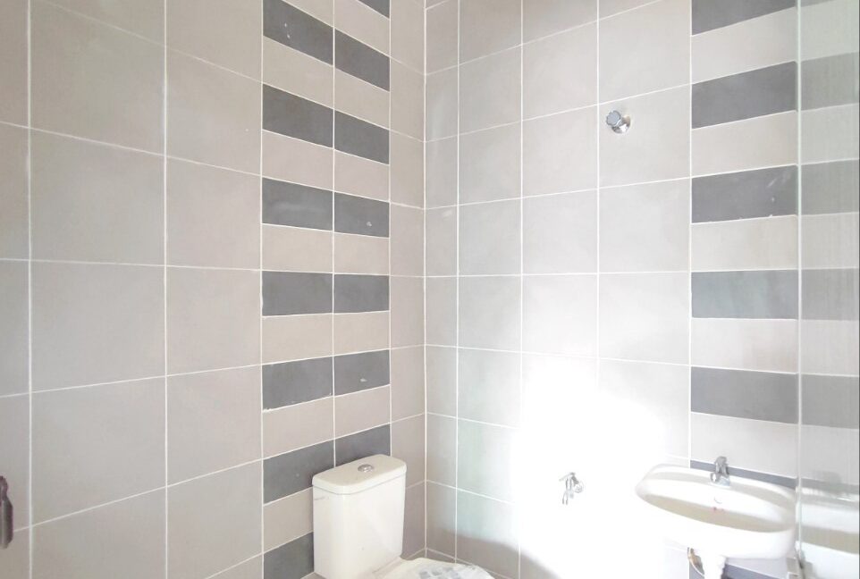 photo_6163297732576524021_y