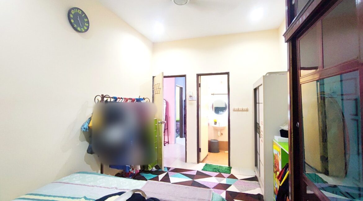 eb27bbe4-aecc-4a08-82c1-c004ee401b90