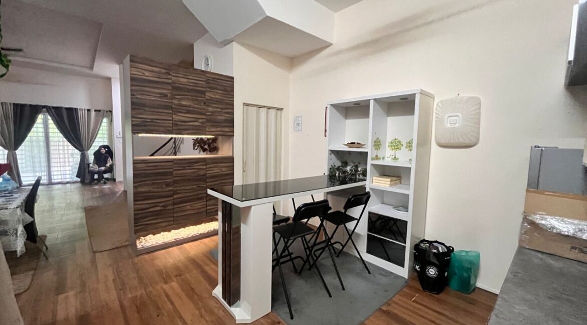 33c03b8f-be09-4b23-aff6-73184b17c846