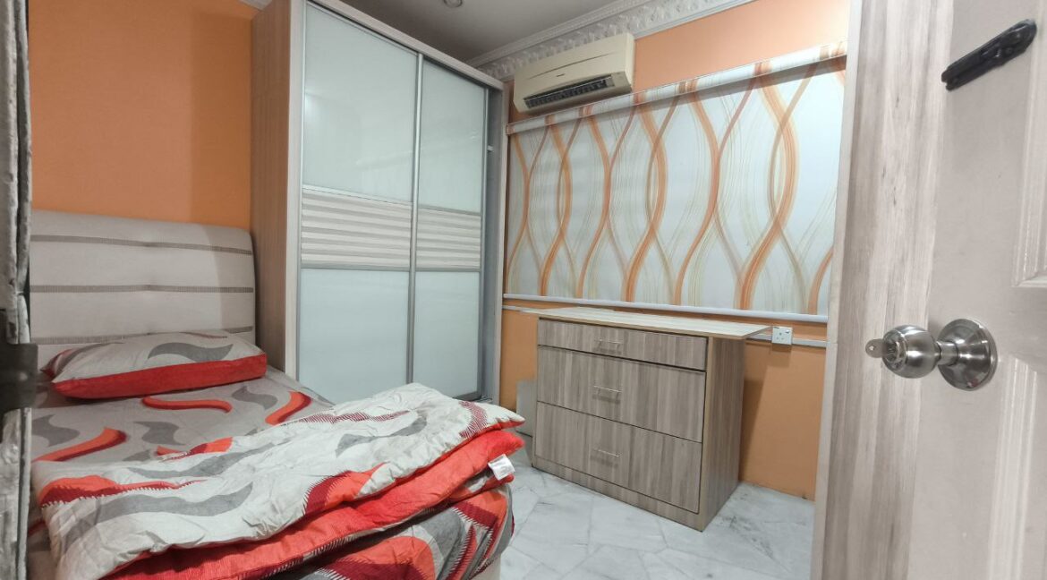 8ff7828a-5bc7-4c12-9043-c865cf7c7cf6