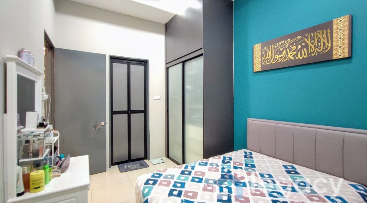 d5dea301-5b38-43af-a3fa-661a78a9bf9f