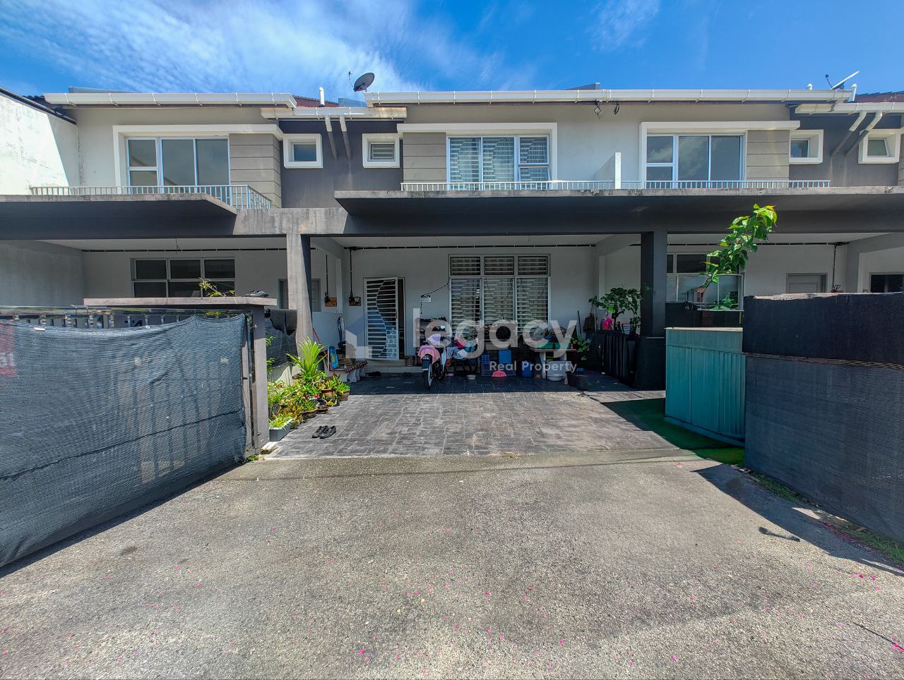 Unit Teres Dua Tingkat Taman Pantai Damai Belakang TF Pantai Remis Untuk Dijual