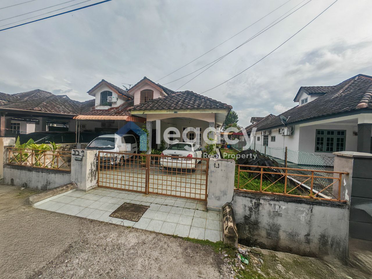 Rumah Semi D Untuk Dijual Di Taman Desa Manjung Raya