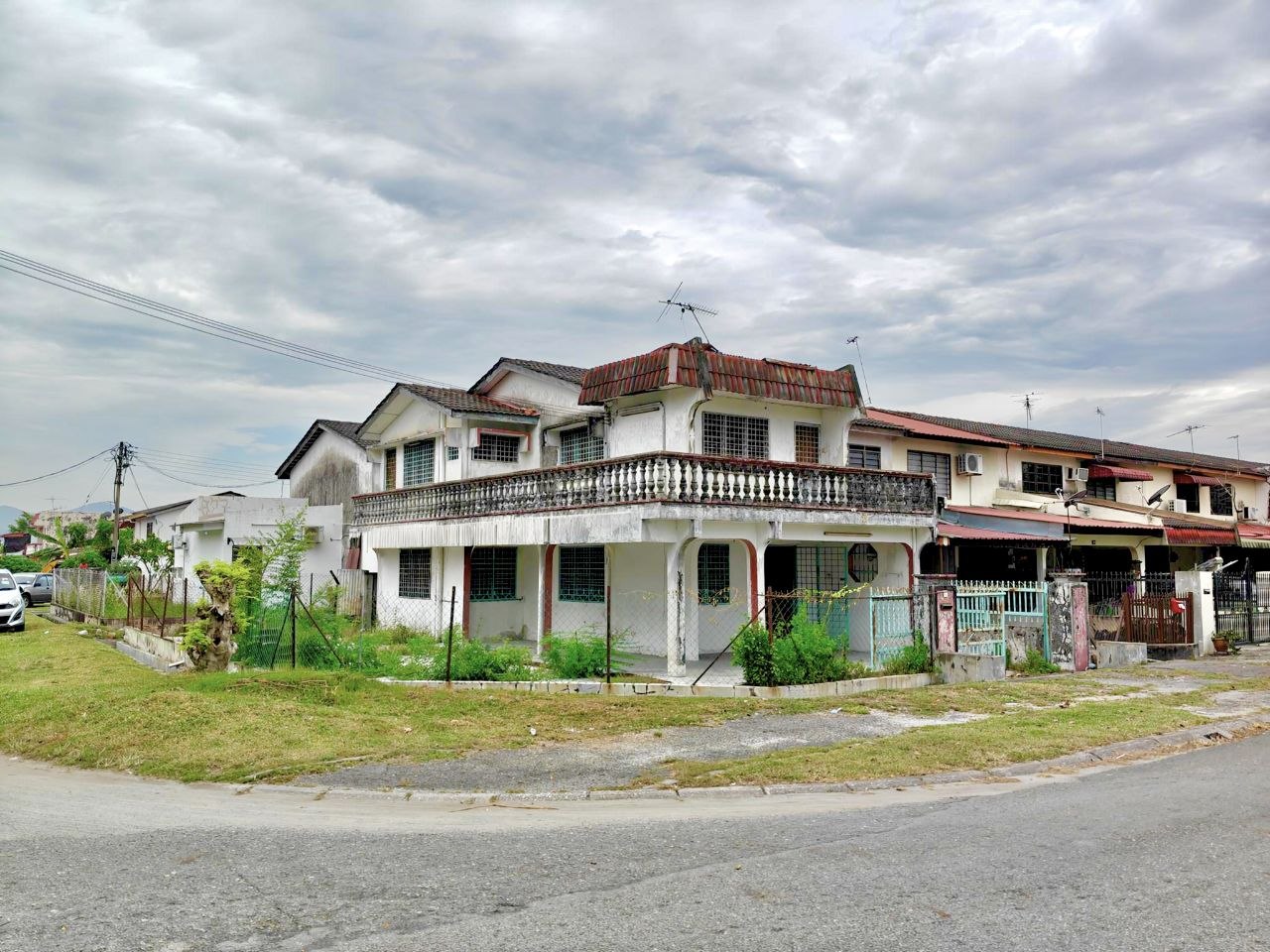 Corner Lot Double Storey House For Sale At Taman Desa Pakatan, Station 18