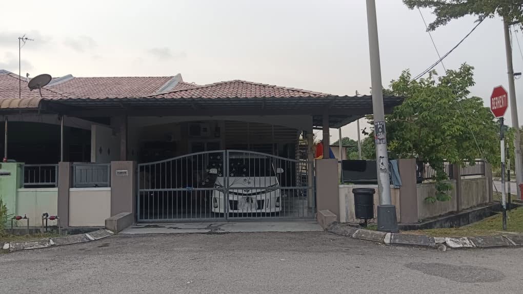 Teres Setingkat Corner Lot Di Desa Manjung Point 2 Untuk Dijual
