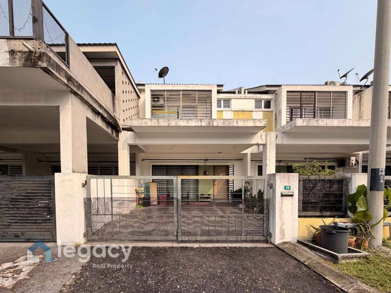Teres 2 Tingkat Di Bandar Universiti, Seri Iskandar Untuk Dijual